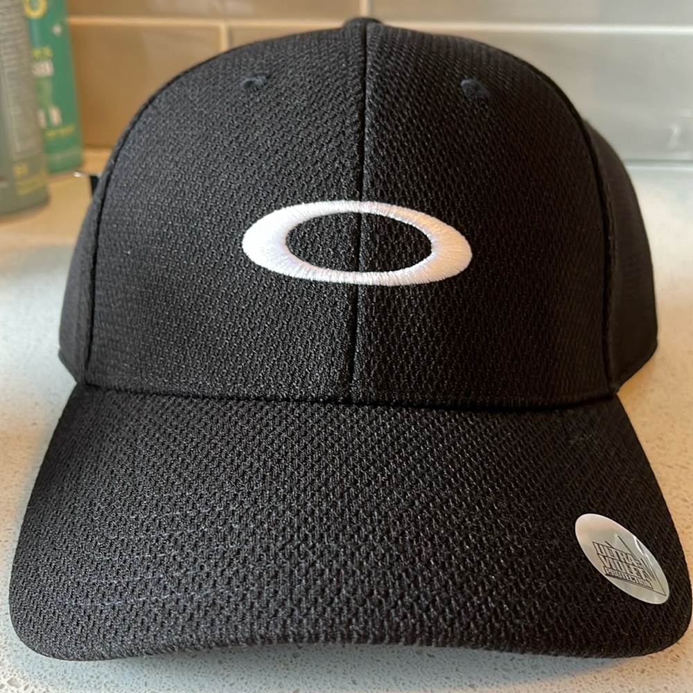 Oakley golf ellipse hat